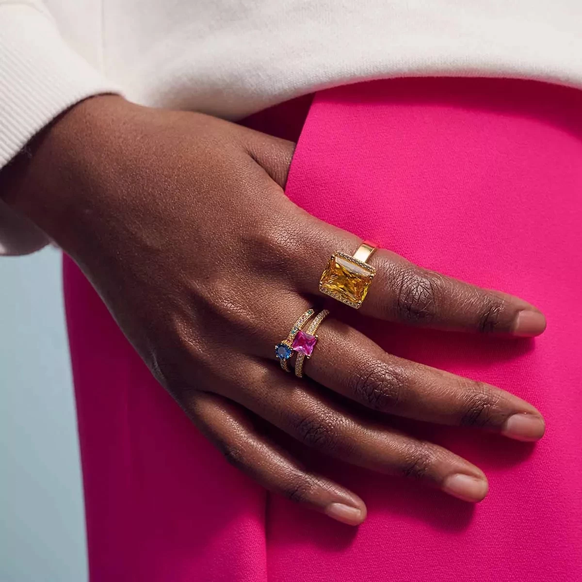 Ellera Uno Grande Yellow Gold Ring - Image 2